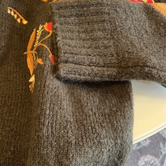 EMBROIDERED MOCK TURTLE NECK SWEATER - Picture 3 of 7